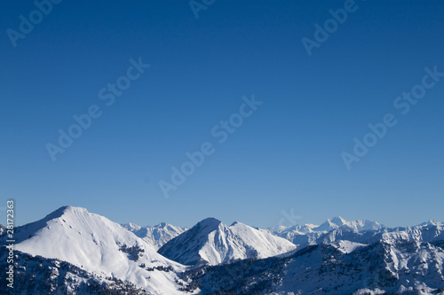 Massif des Bauges dans les Alpes l hiver