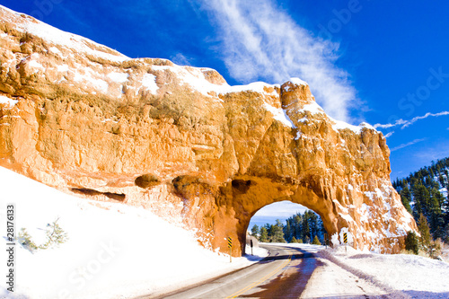 tunnel, Bryce Canyon National Park in winter, Utah, USA