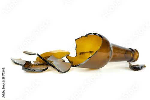 Fotografie Shattered brown beer bottle