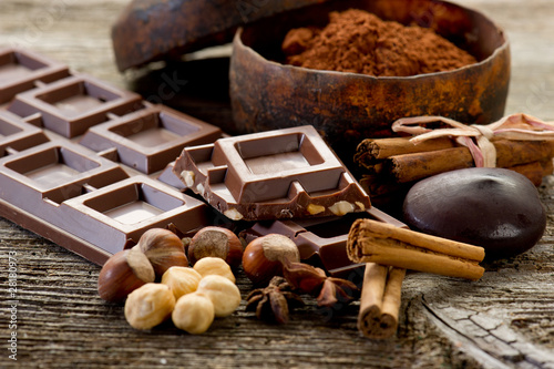 chocolate with ingredients-cioccolato e ingredienti