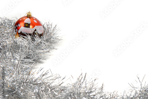 fondo navideño espumillon y bola photo