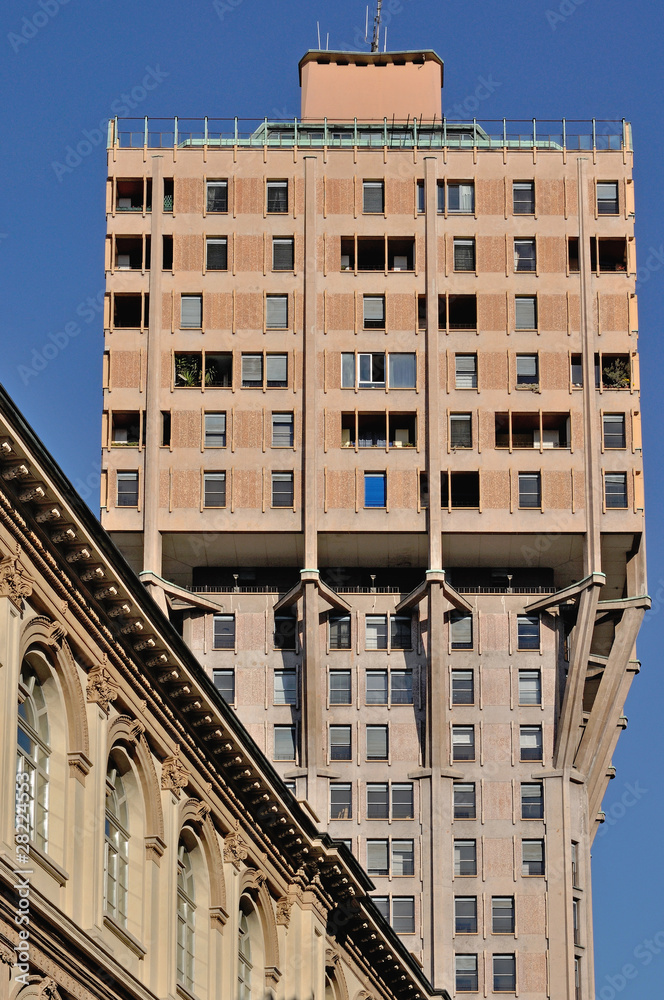 Obraz premium velasca tower from erculea square, milan