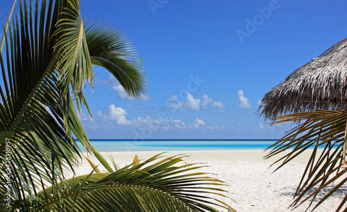 aller    la plage d un lagon maldivien