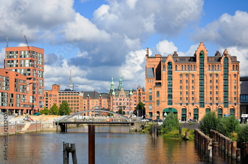 Hafencity und Speicherstadt in Hamburg photo