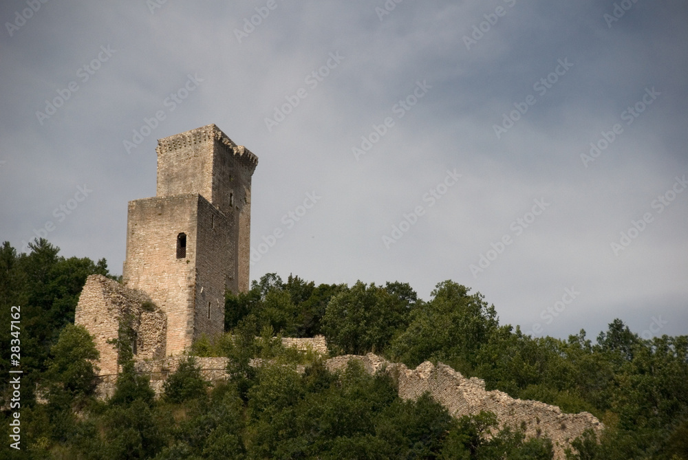 Resti di castello a Visso, Monti Sibillini
