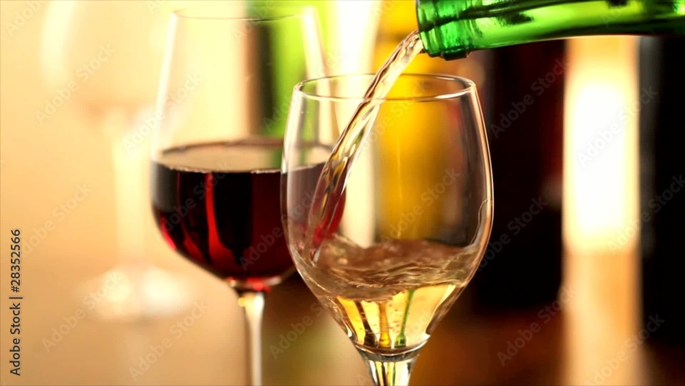 Wein einschenken