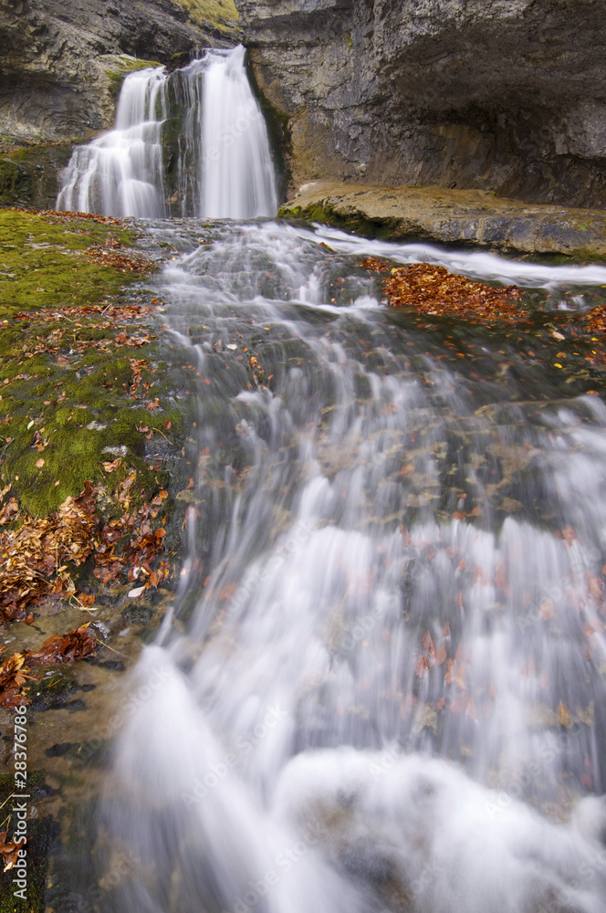Obraz premium waterfall in Ordesa Valley