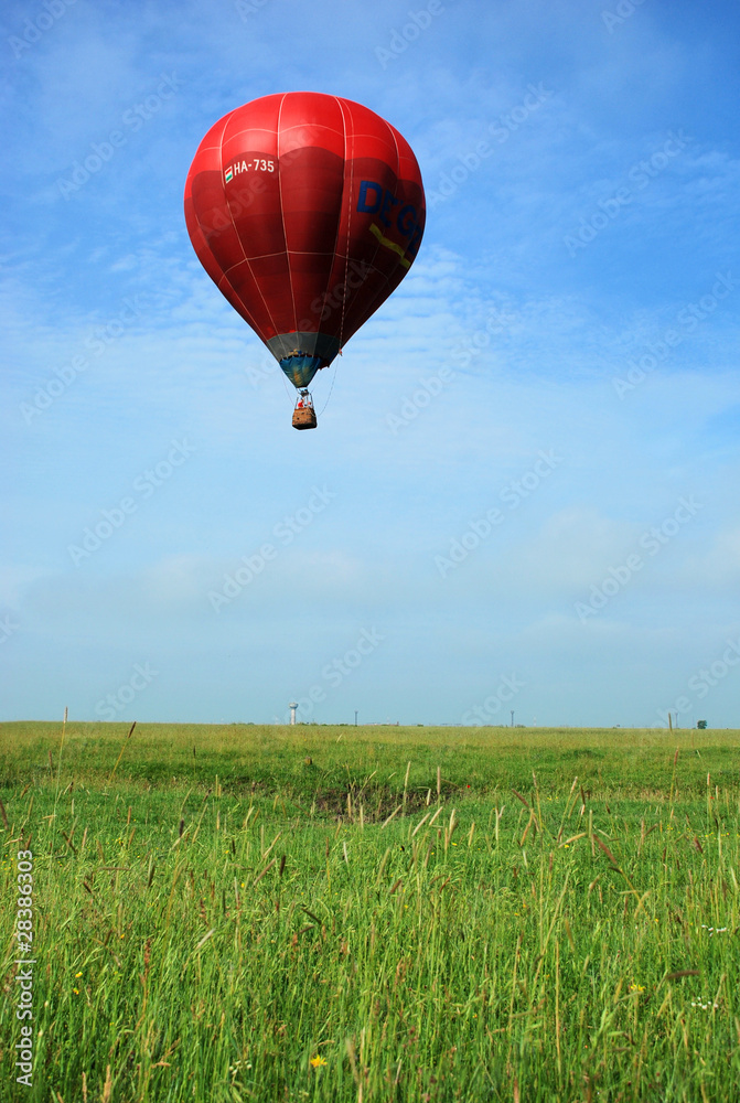 Obraz premium Hot air balloon on the sky