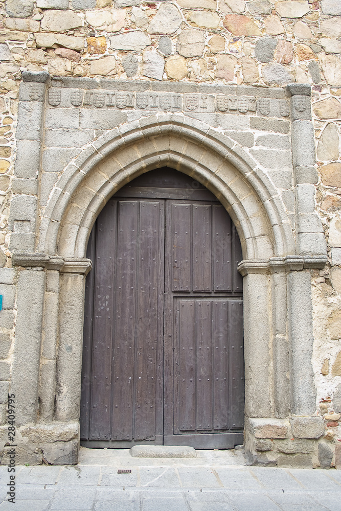 Portada y fachada de piedra, Ávila
