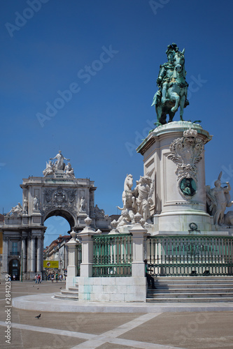 Praça do Comércio, Lissabon: Reiterstandbild King Jose I. photo