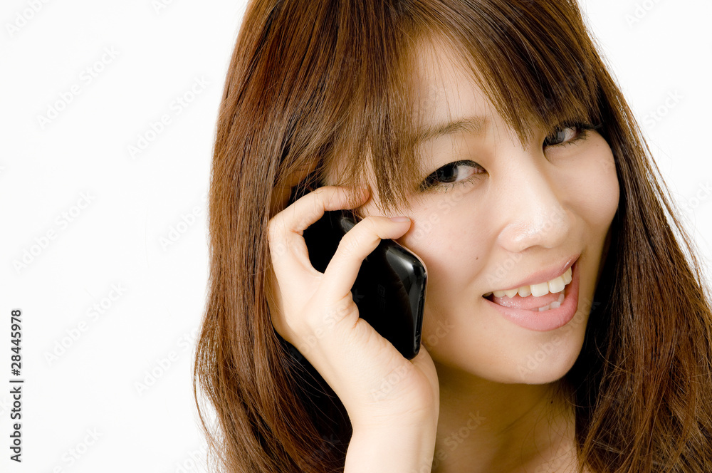 スマートフォンで話す女性 スマートフォンで話す女性