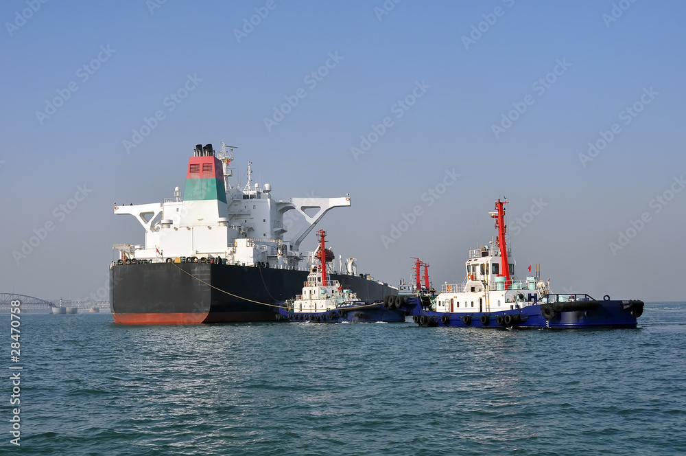 Oil tanker and tugboats
