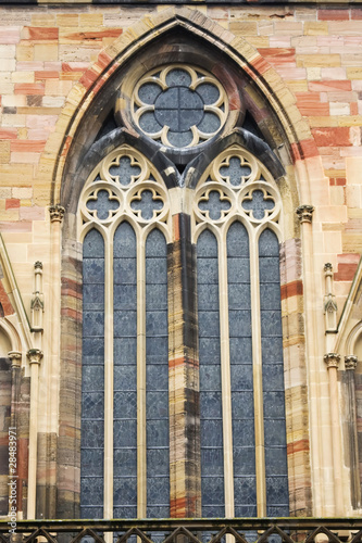 finestra di una chiesa gotica a colmar