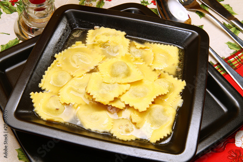 ravioli in brodo