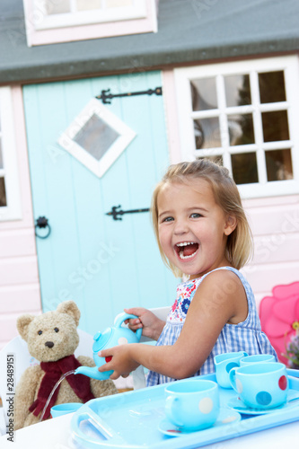 фотографія A young girl plays outdoors