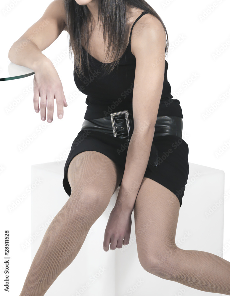 Foto Stock sexy gambe di donna seduta con calze a rete | Adobe Stock