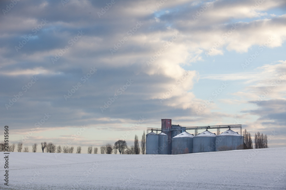 silo agricole grain céréale campagne récolte neige
