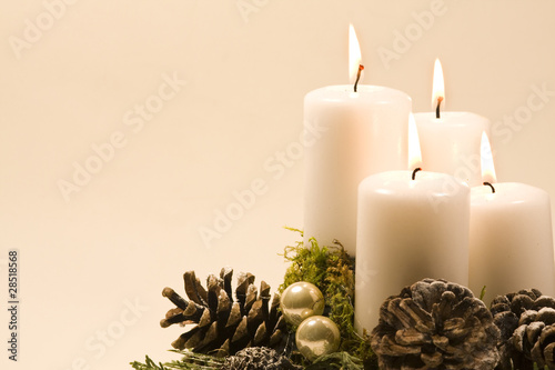 Adentskranz mit Kerzen