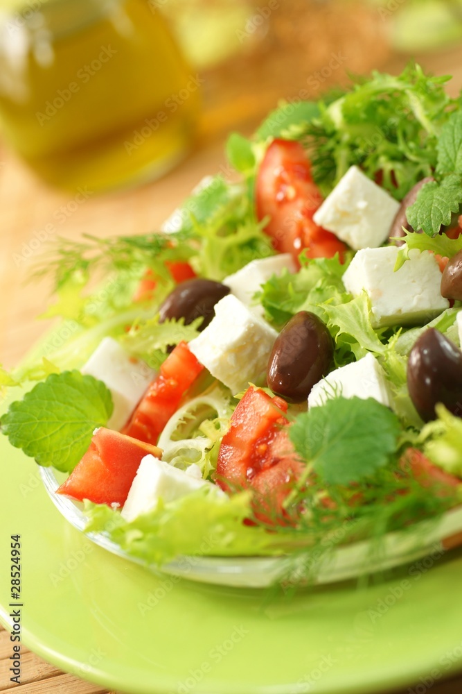 Salat mit Feta und Oliven Salat mit Feta und Oliven