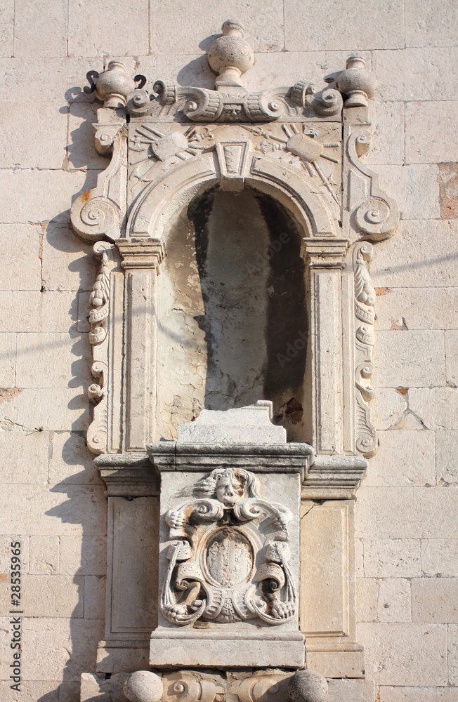 Obraz premium Antique bas-relief architectural detail on the wall, Sibenik, Cr