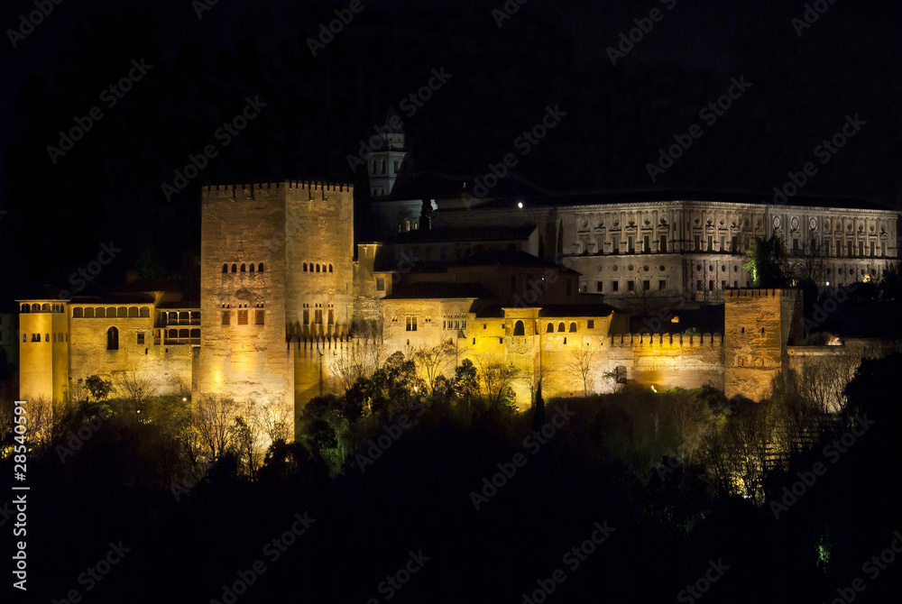Torre de Comares y Palacio de Carlos V de noche, la Alhambra