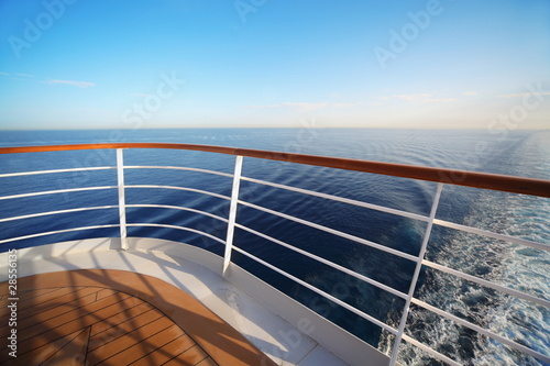 Εκτύπωση καμβά view from stern of big cruise ship. sea, skyline, splashes