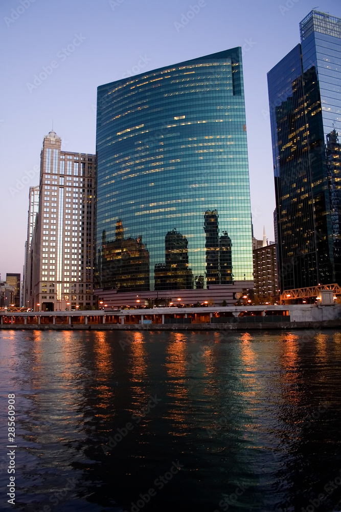 Obraz premium Chicago River at Night