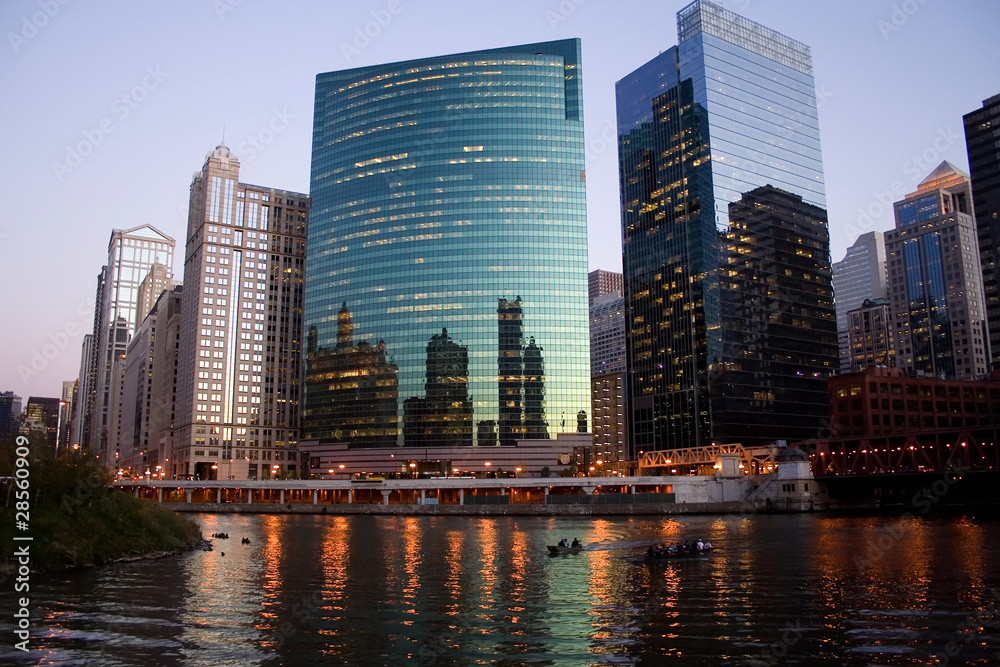 Obraz premium Chicago River at Night