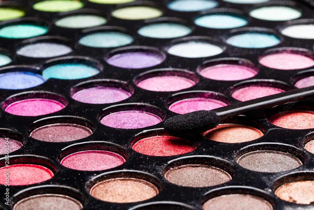 Makeuppalette mit verschiedenen bunten Farben Makeuppalette mit verschiedenen bunten Farben