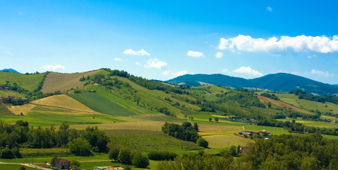 Fotobehang Heuvel Italiaans heuvellandschap in zomerlicht  © Minerva Studio