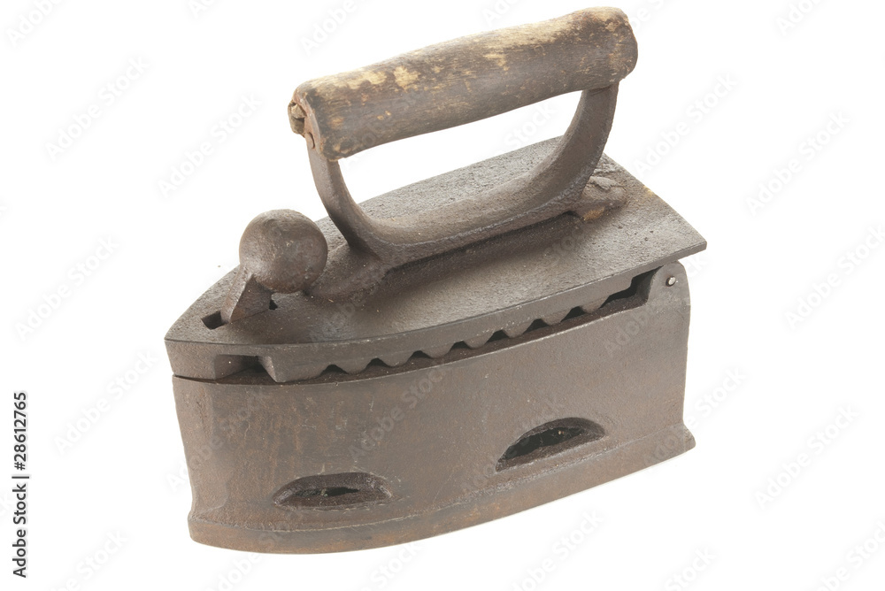Старинный большой угольный утюг на белом фоне Stock-Foto | Adobe Stock