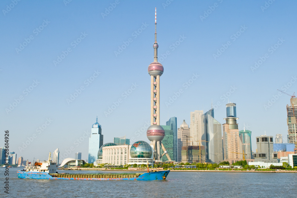 Fototapeta premium Oriental Pearl TV Tower Huangpu River Pudong Shanghai, China