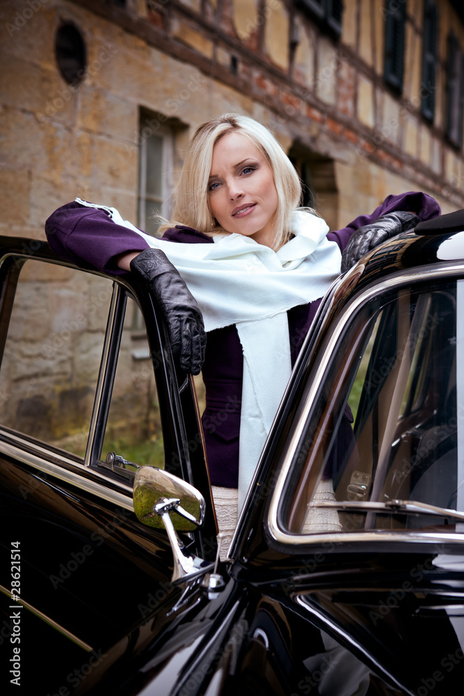 Fototapeta premium girl and car