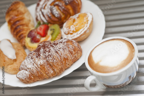 Cappuccino and pastry