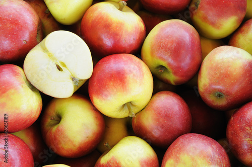 Äpfel, hier Elstar auf dem Markt