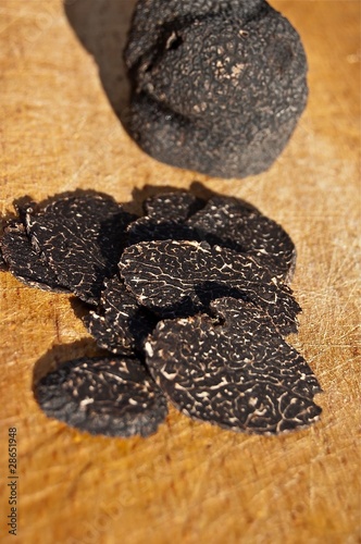 Sliced black truffles - Truffe noire et tranches
