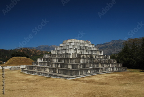 Ruines de Zaculeu, Huehuetenango, Guatemala photo