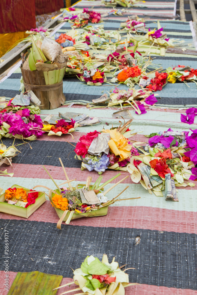 Fototapeta premium offerings to gods in hindu temple, Bali, Indonesia