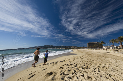 corriendo por la playa