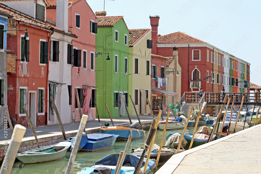 Burano, the city of a thousand colored houses 3