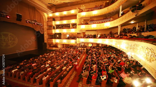 People in hall expect continuation of operetta