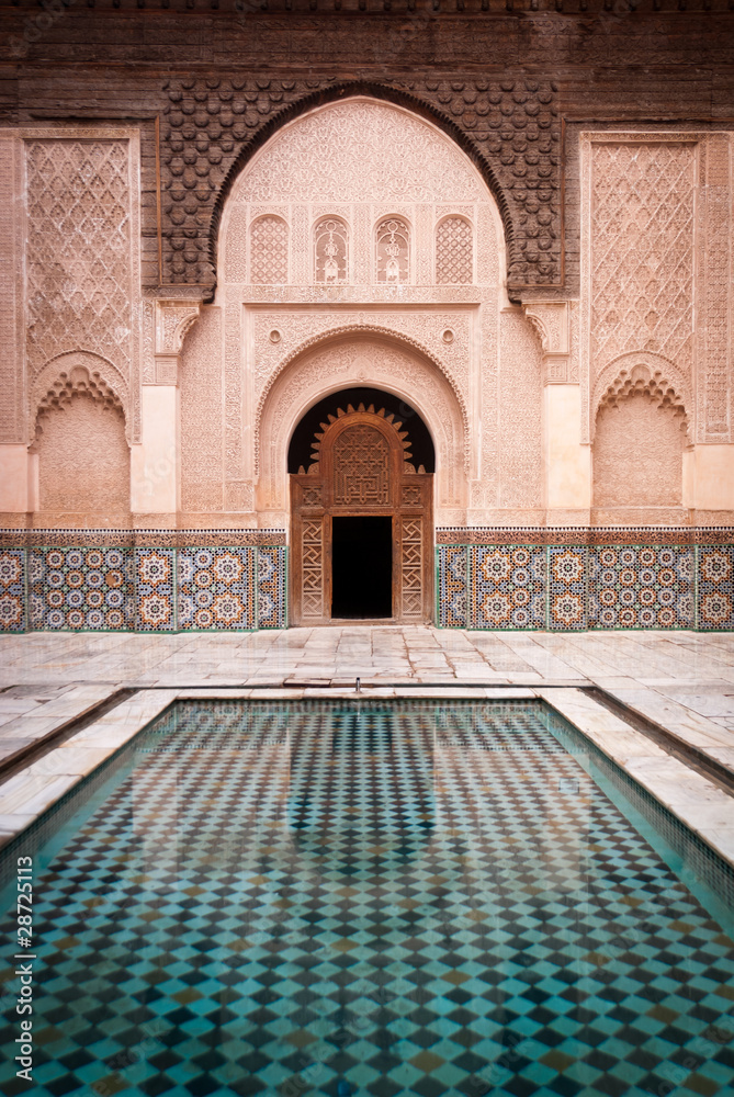 Obraz premium Ben Youssef Medersa Courtyard w Marakeszu, Maroko