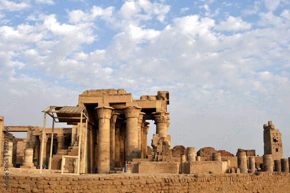 Руины храма в Египте .
