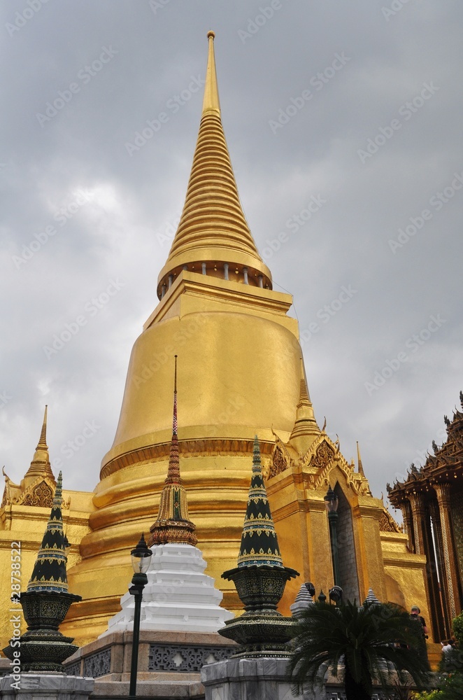 Naklejka premium Thailand sightseeing: Royal temple and palace complex