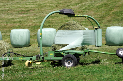 mise en roue du foin