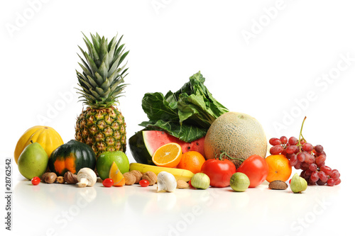 Fototapeta Naklejka Na Ścianę i Meble -  Colorful fruits arranged in a group