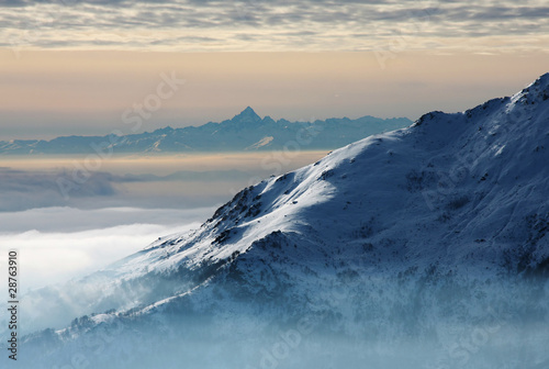 panorama invernale sul monviso