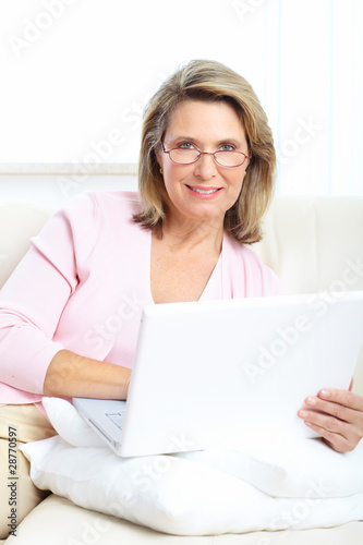 elderly woman Free Download elderly woman - GFXLoad