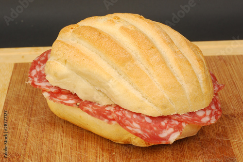 Panino con salame 002