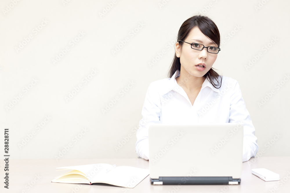 a portrait of young business woman working a portrait of young business woman working
